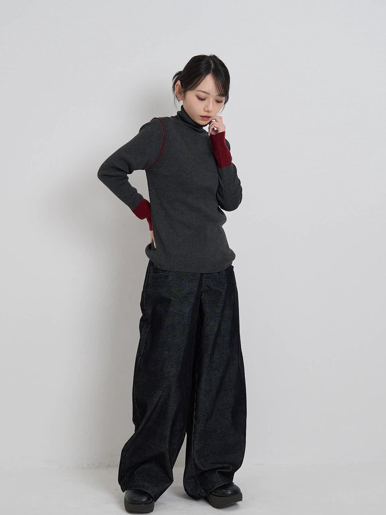 color point turtleneck knit