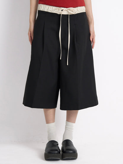 wide silhouette half pants