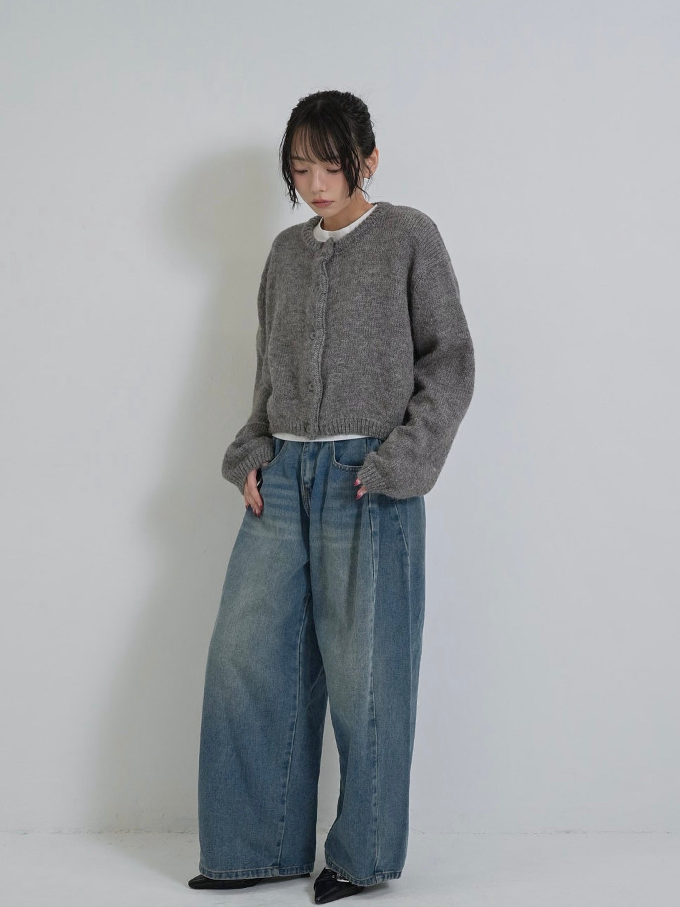 round neck cropped cardigan