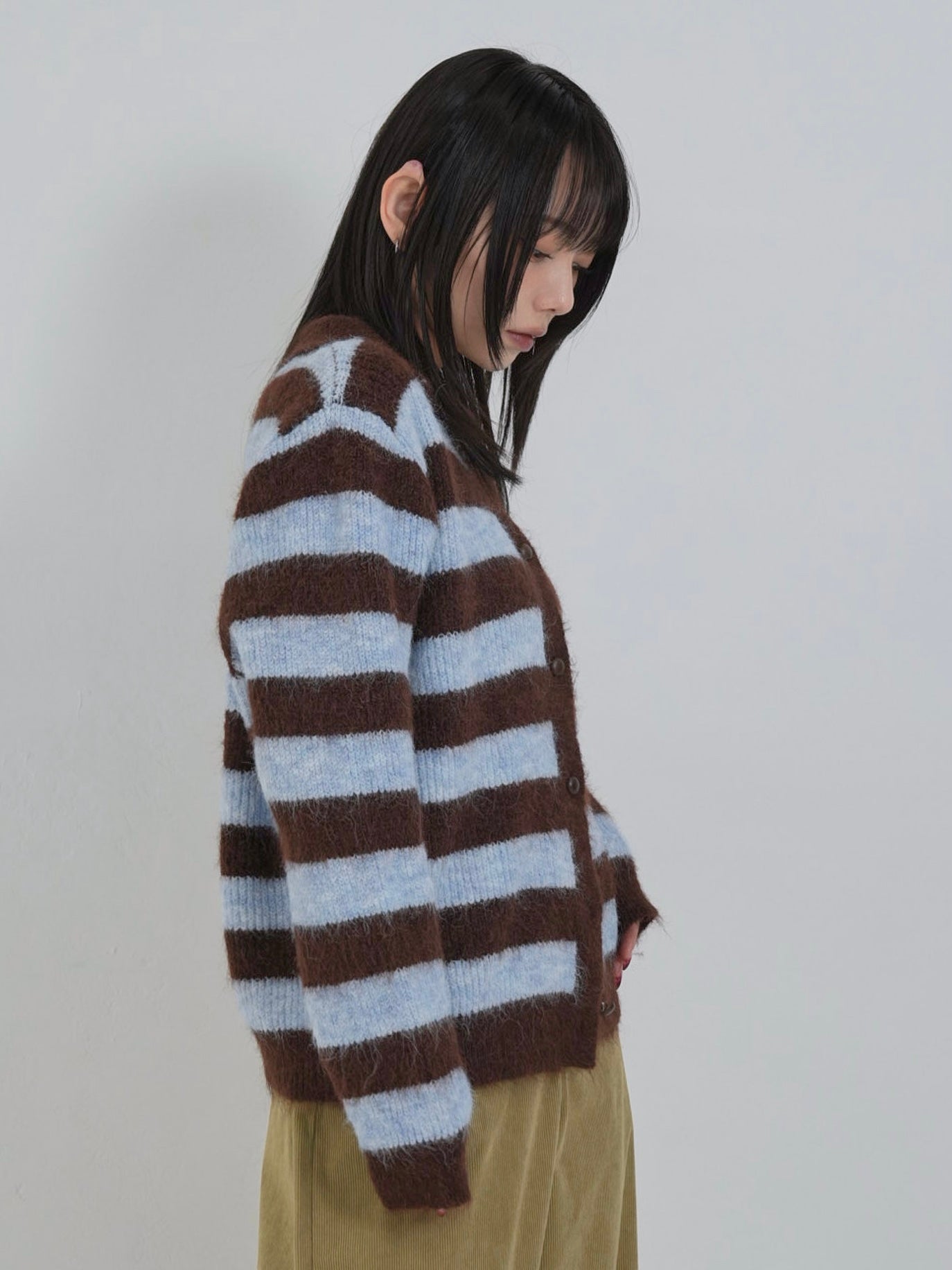 border color knit cardigan