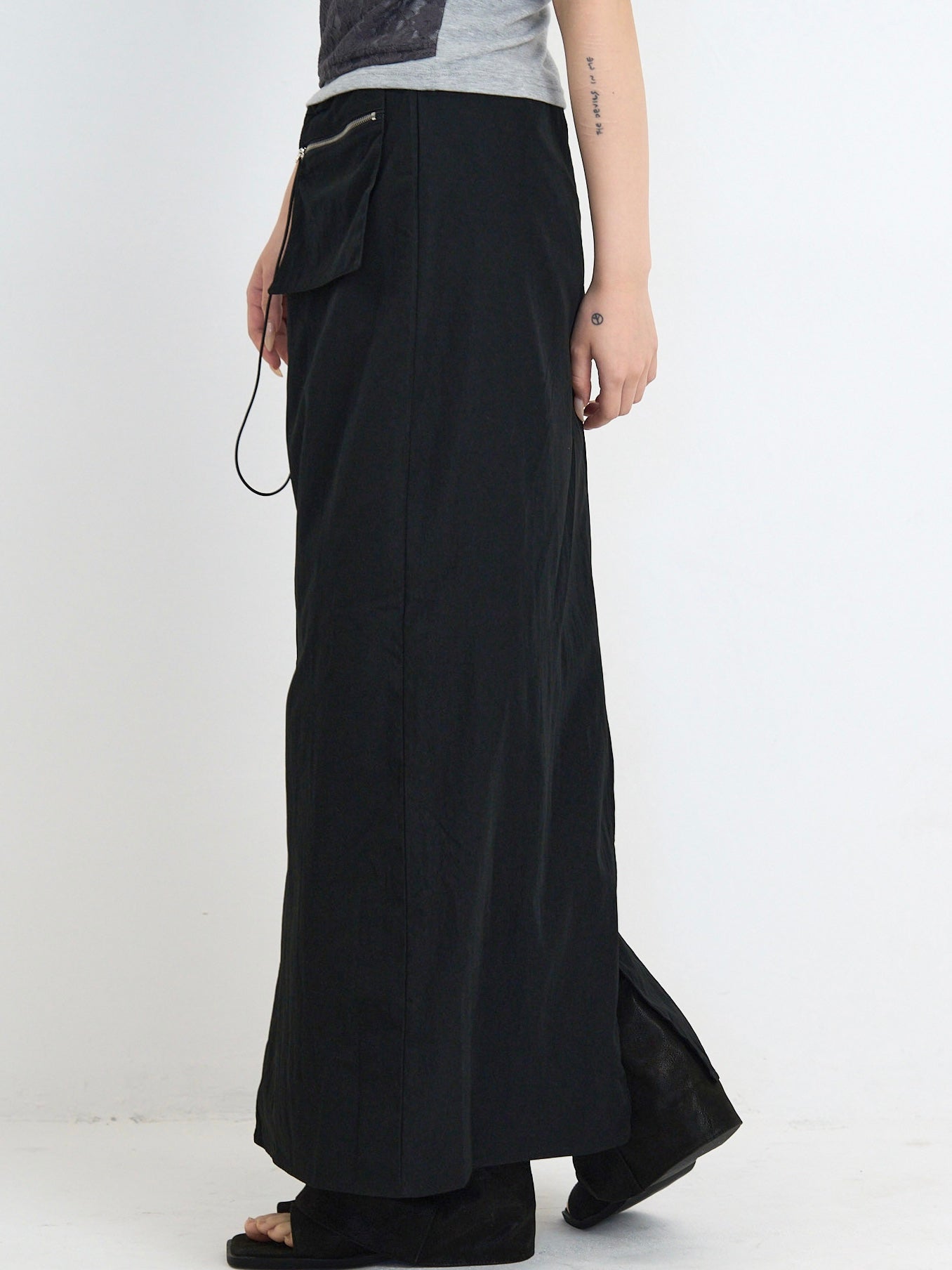 back slit long skirt