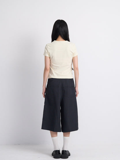 wide silhouette half pants