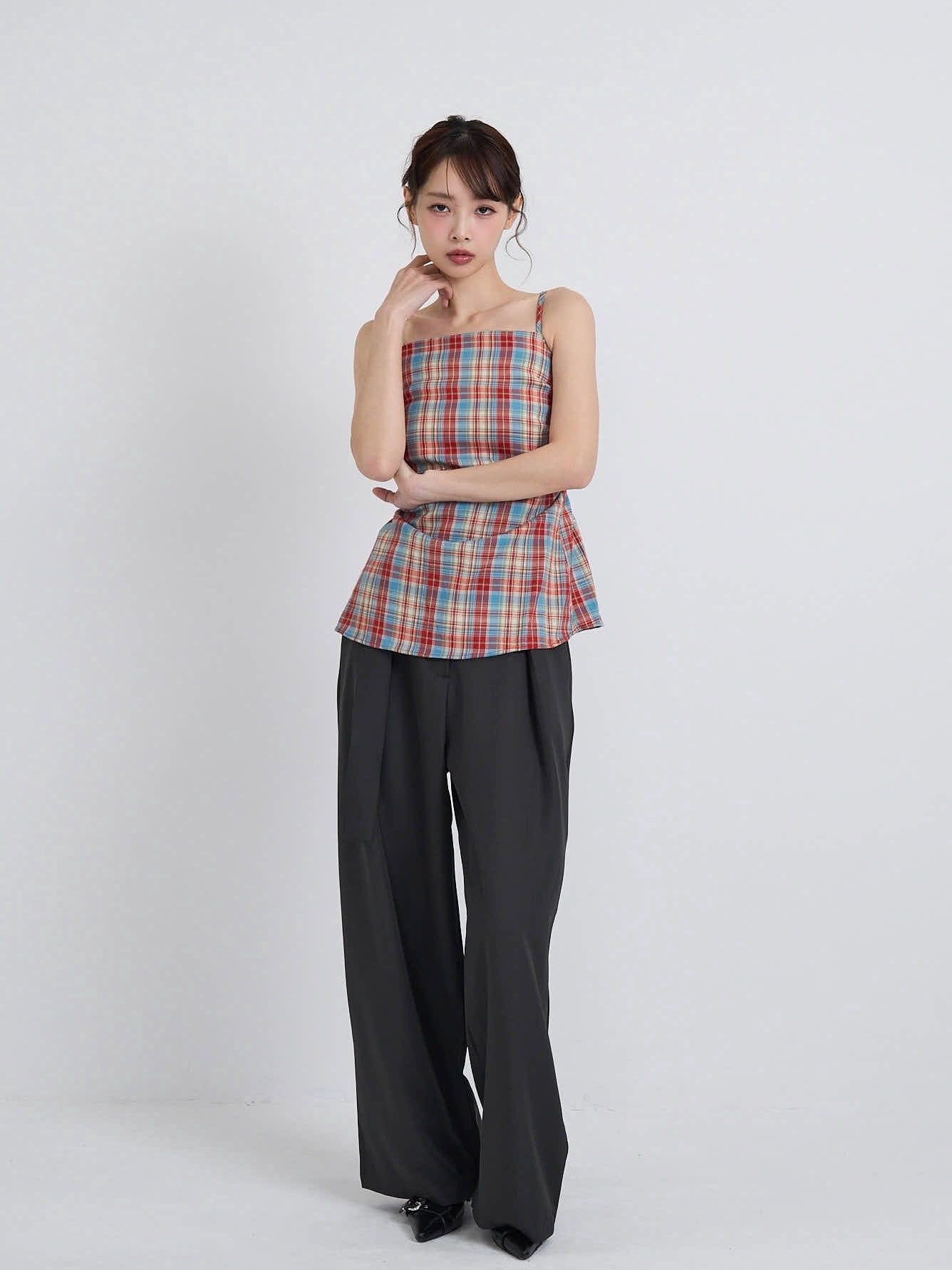 個性派キャミの大人な着こなし