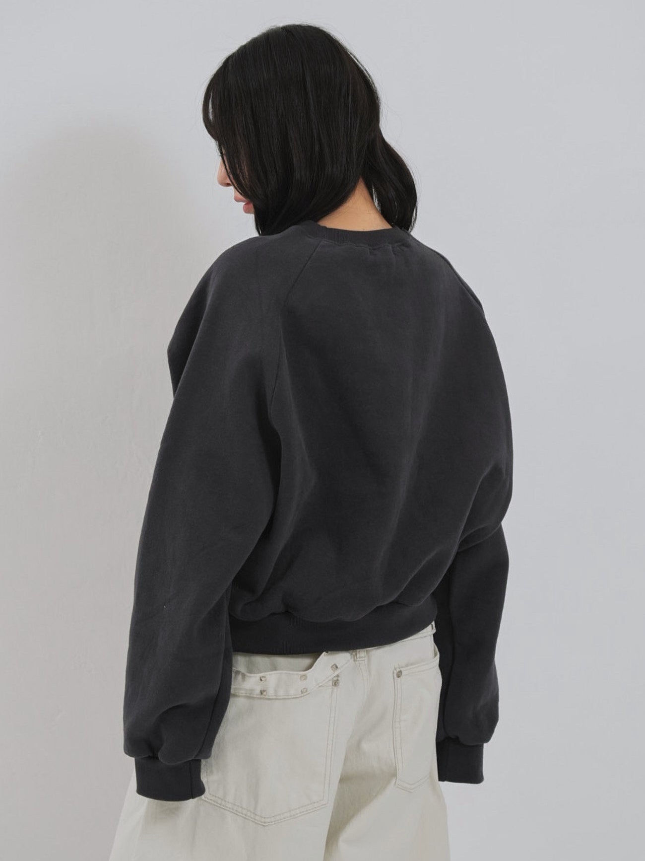 studs neck cropped sweat tops