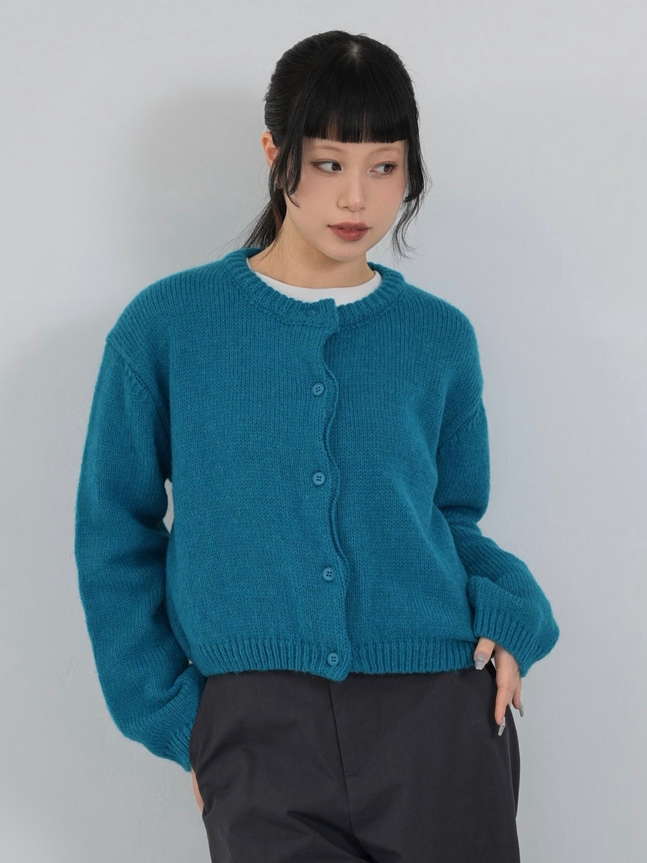 round neck cropped cardigan