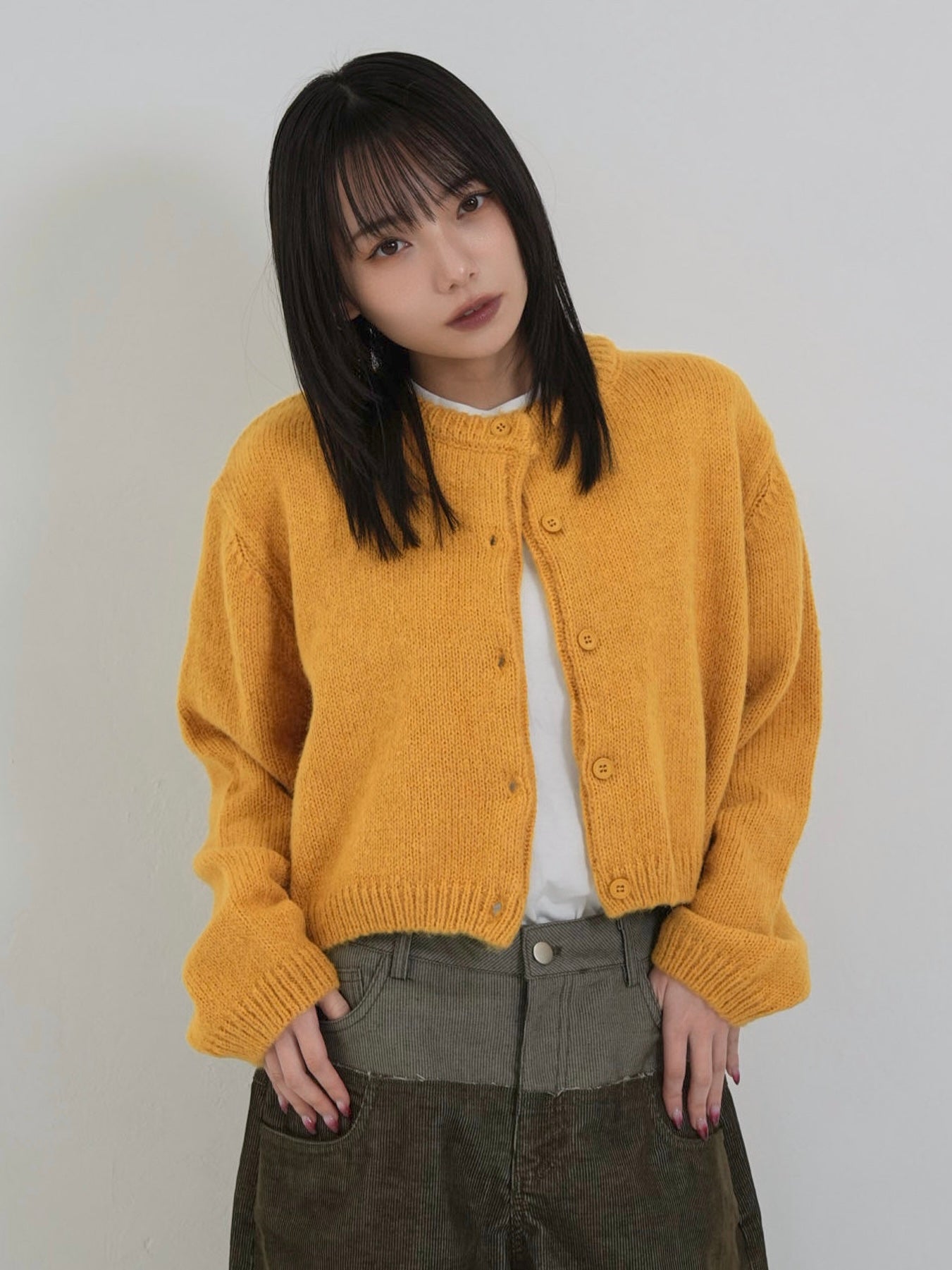 round neck cropped cardigan