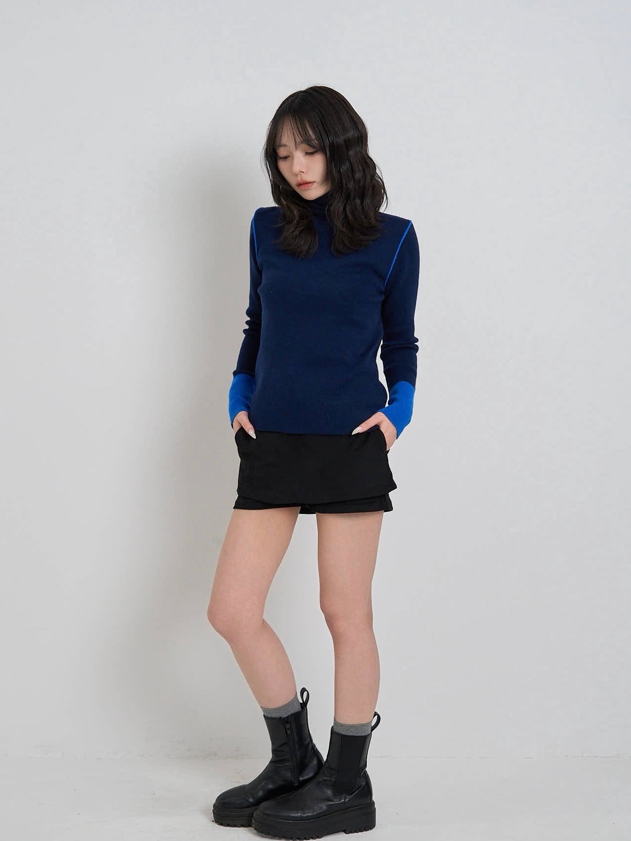 color point turtleneck knit