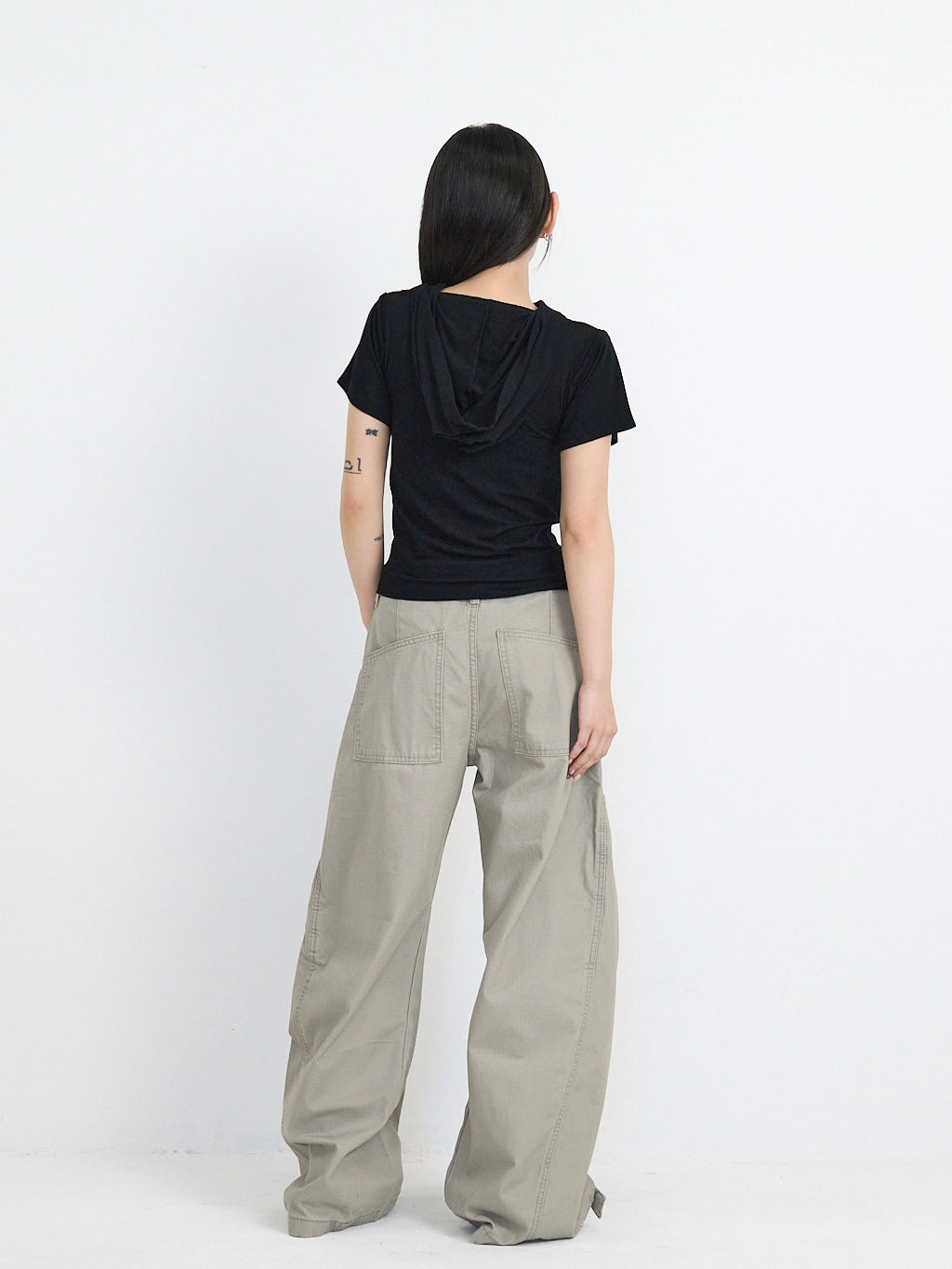 ‫low rise cargo pocket wide pants ‬