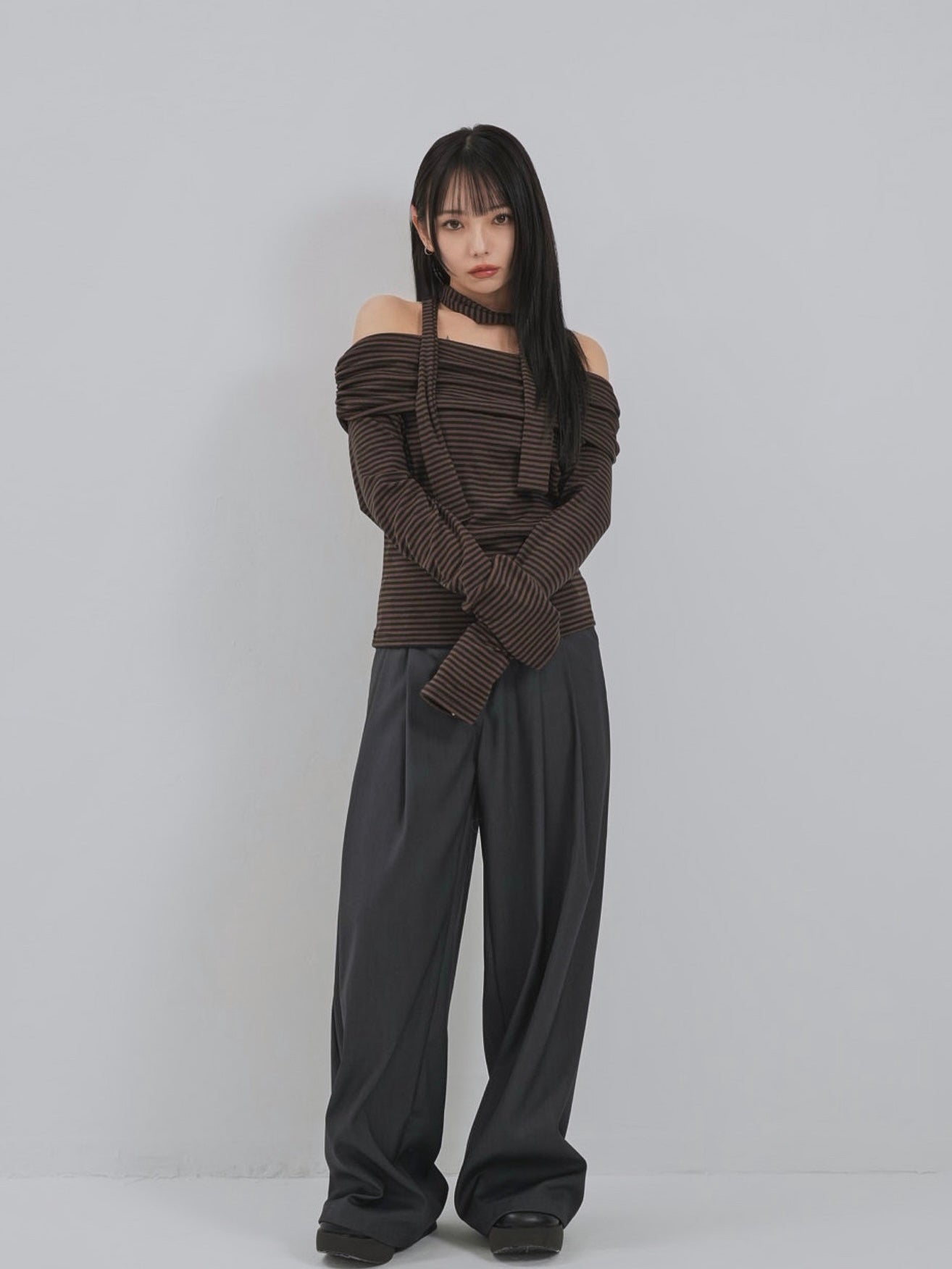 border offshoulder scarf tops