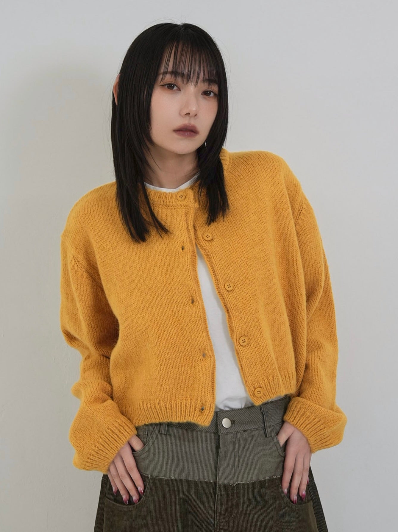 round neck cropped cardigan