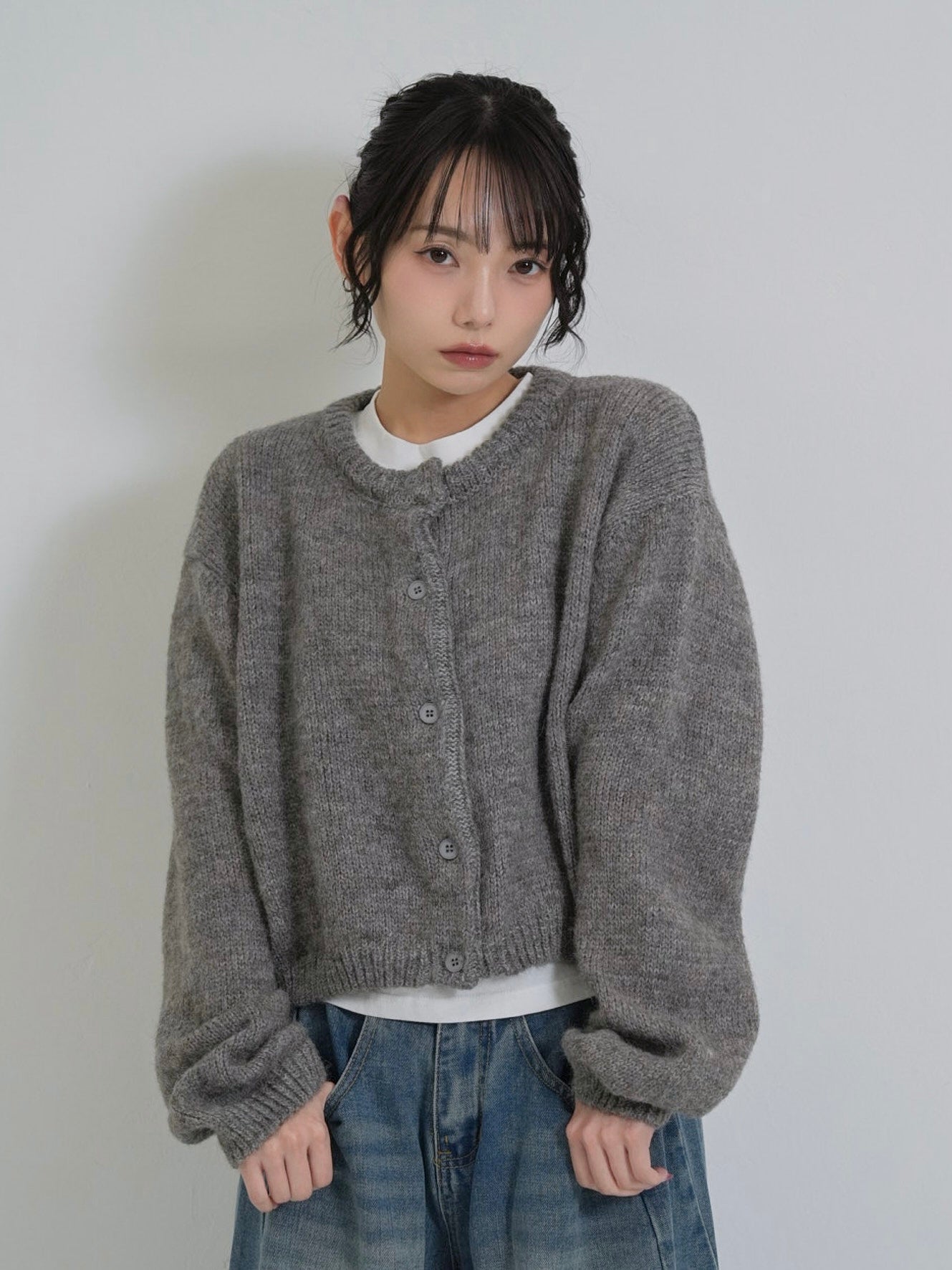 round neck cropped cardigan