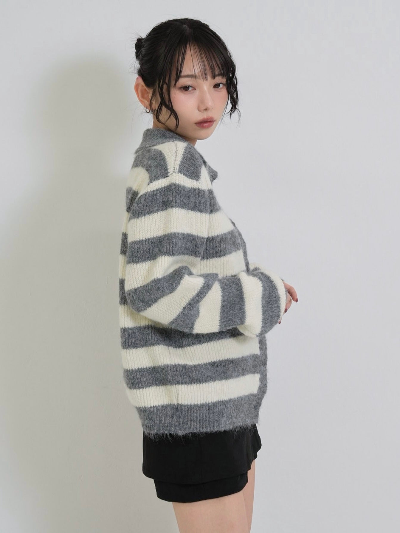 border color knit cardigan