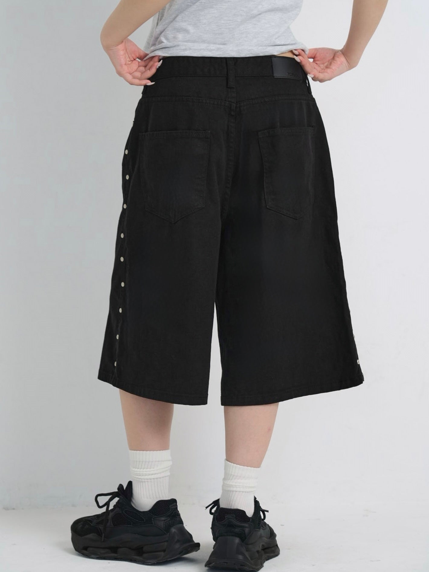 side stud bermuda pants