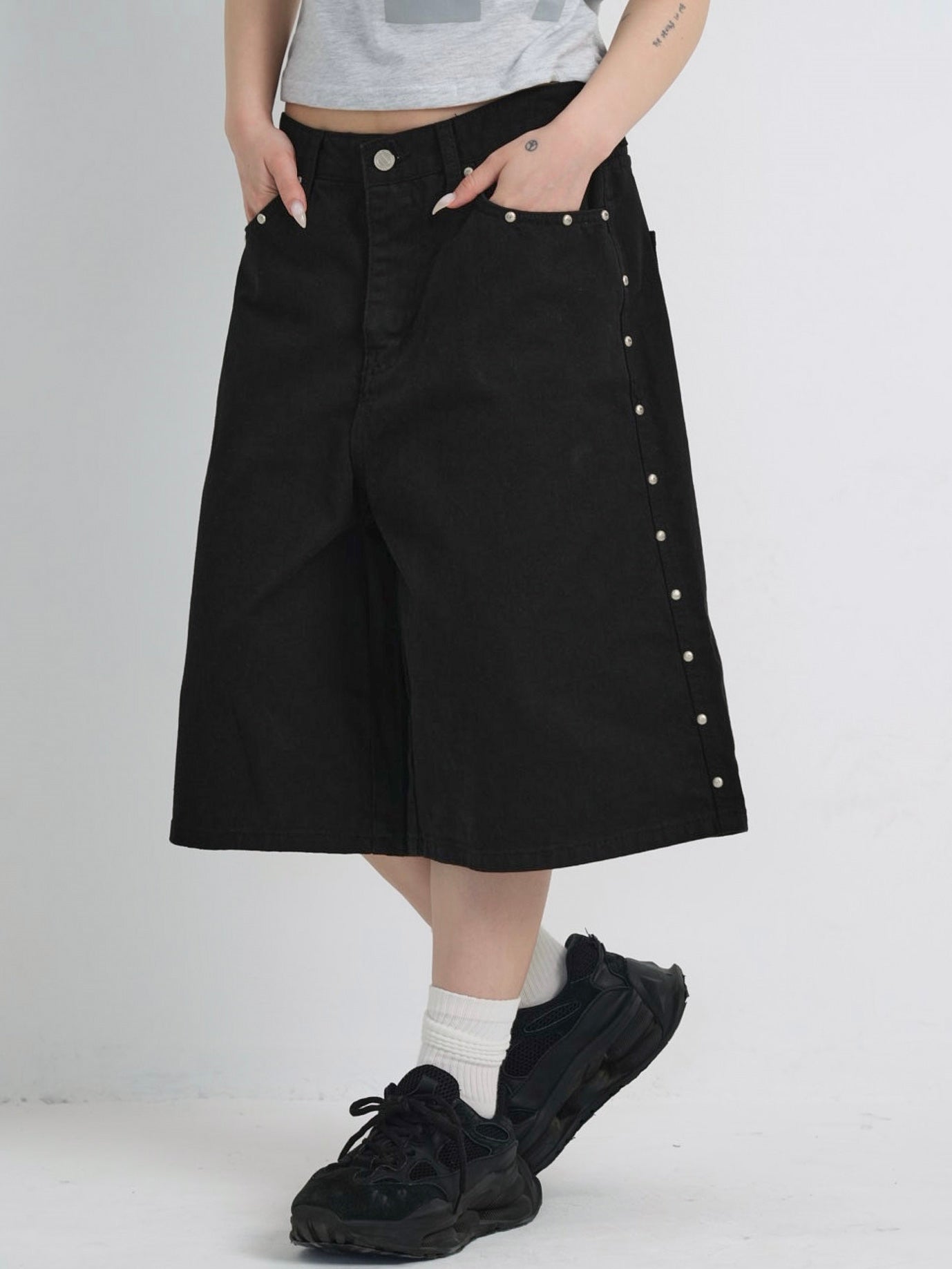 side stud bermuda pants