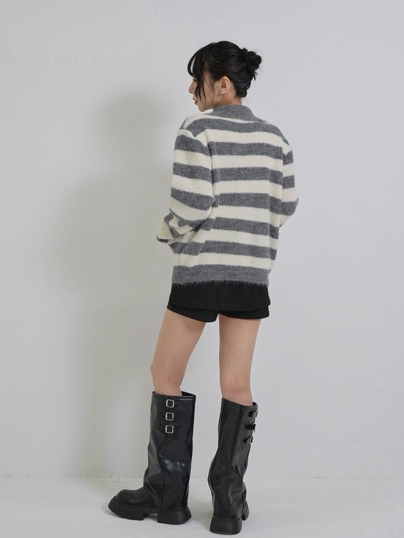 border color knit cardigan