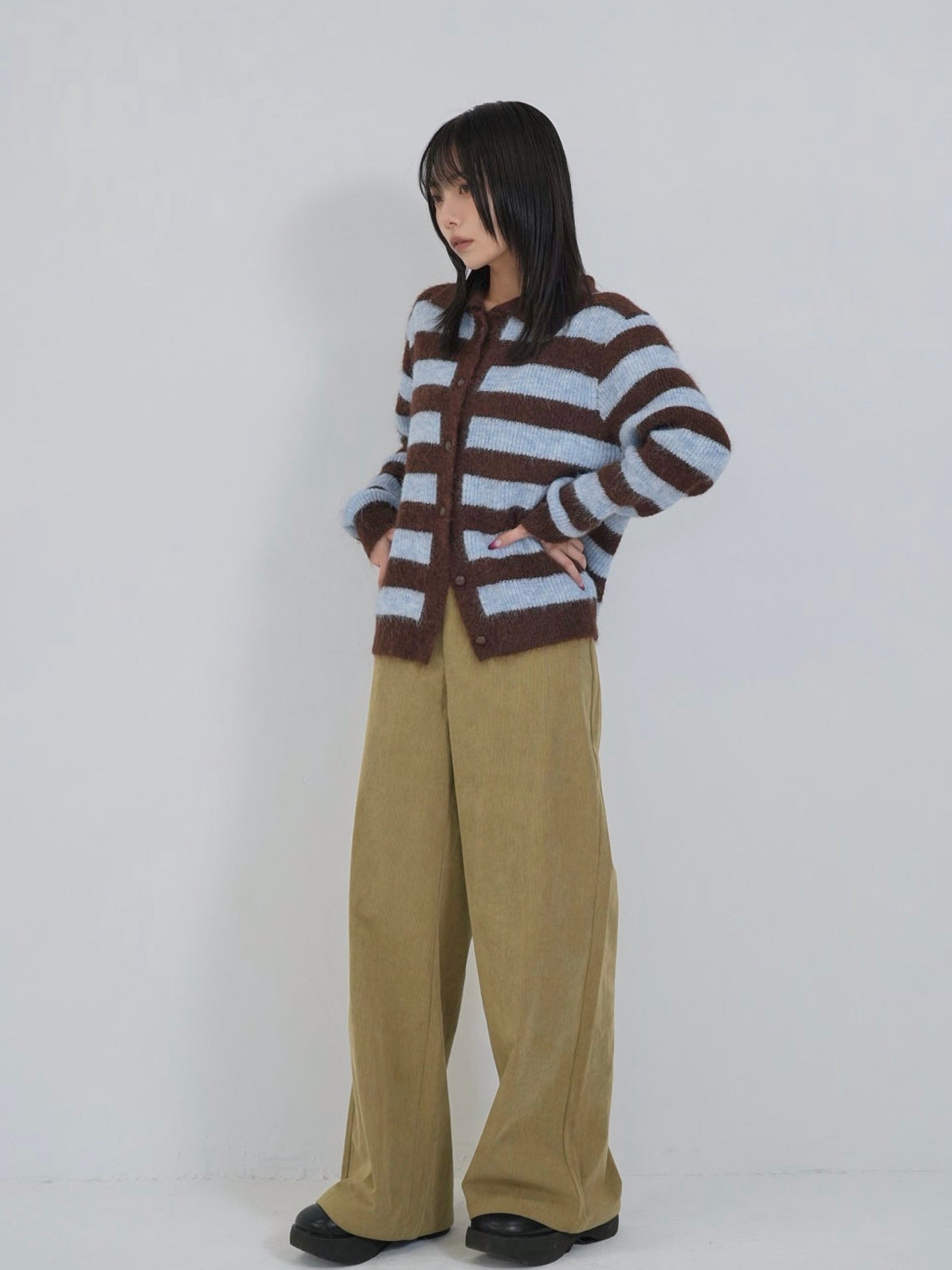 border color knit cardigan