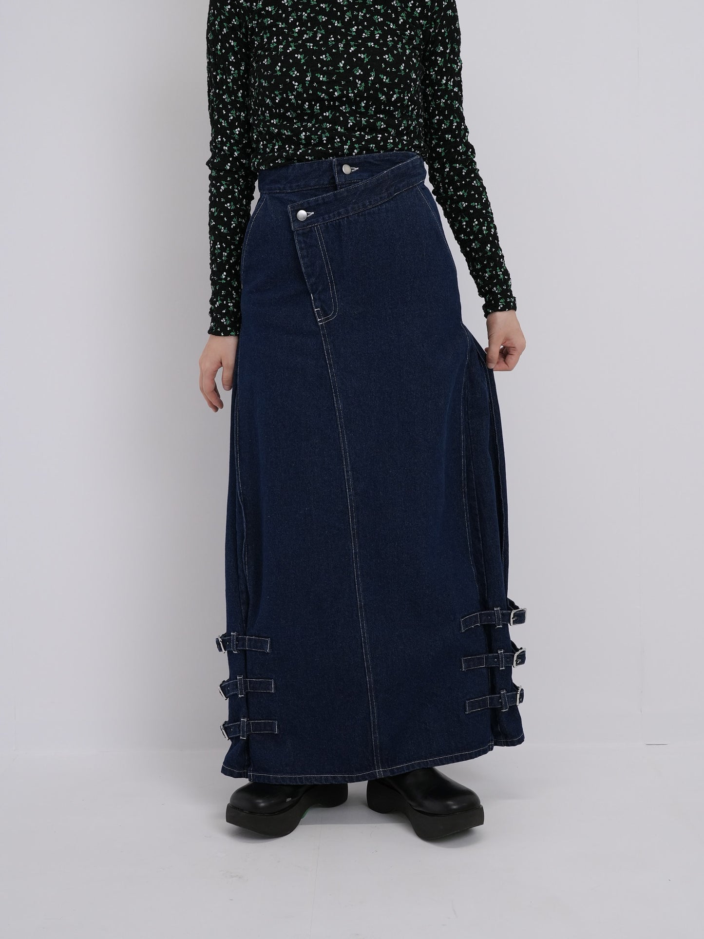 belt long denim skirt