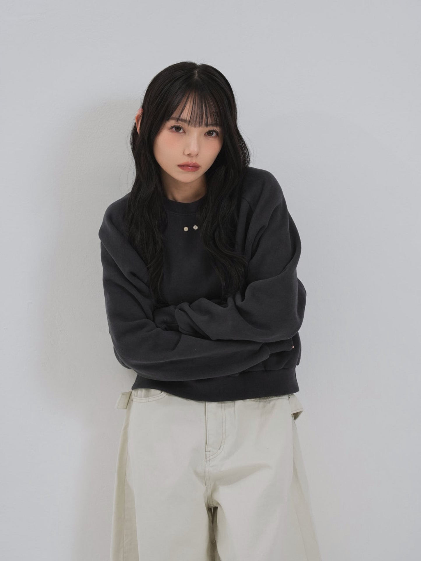 studs neck cropped sweat tops