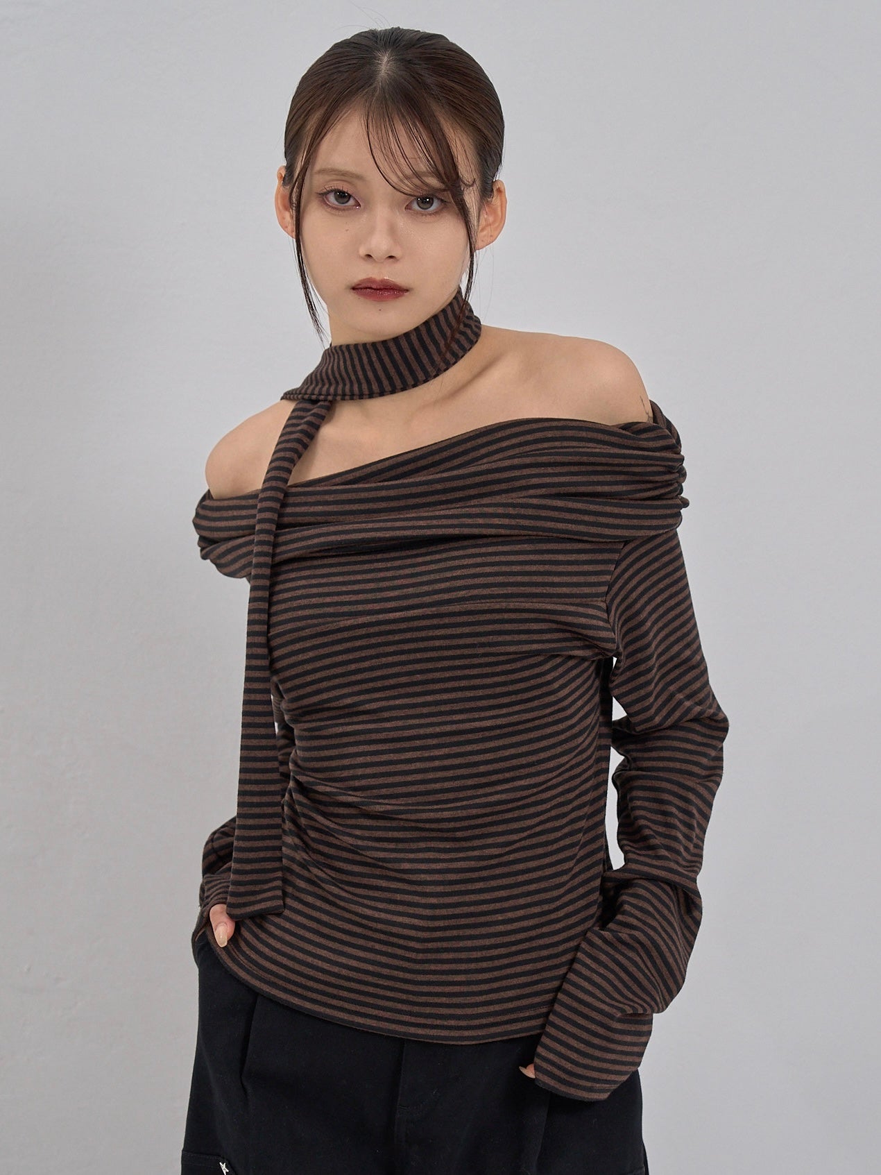 border offshoulder scarf tops