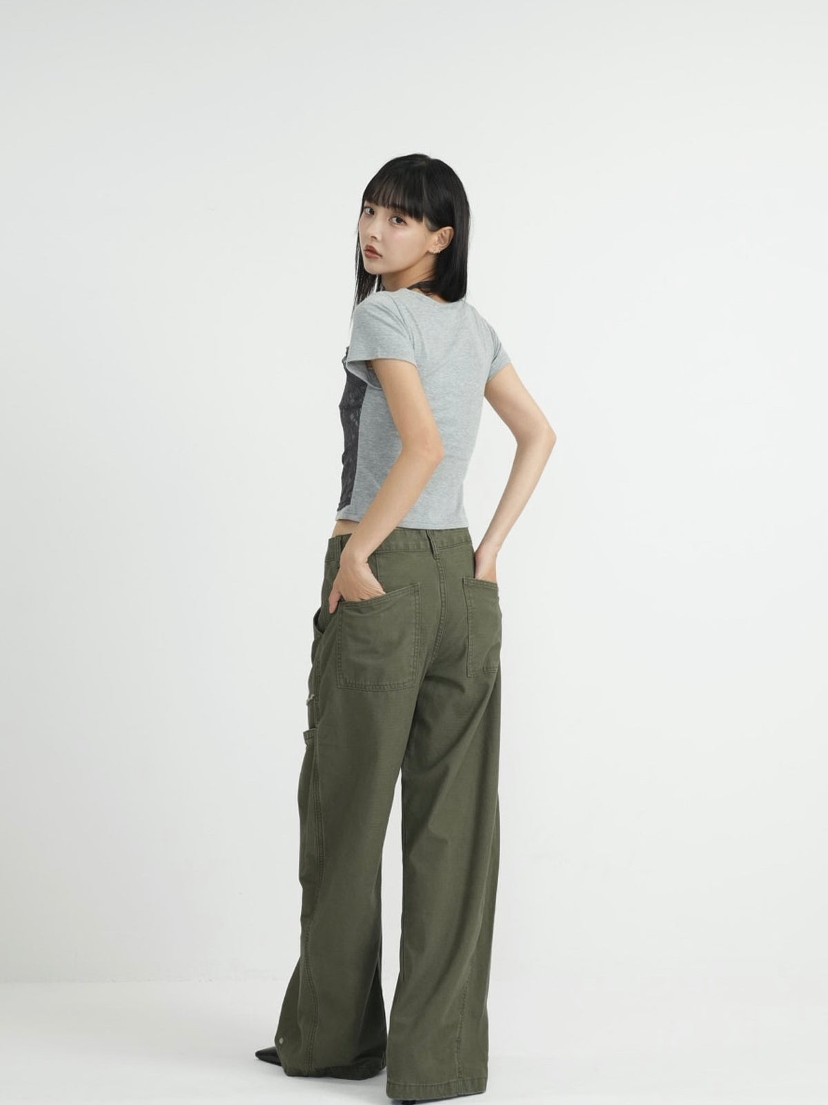 ‫low rise cargo pocket wide pants ‬