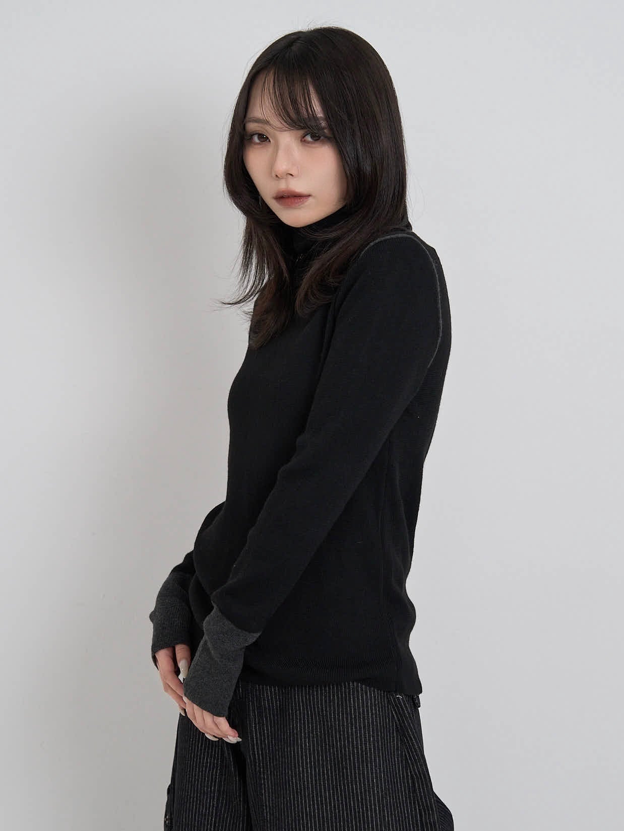 color point turtleneck knit