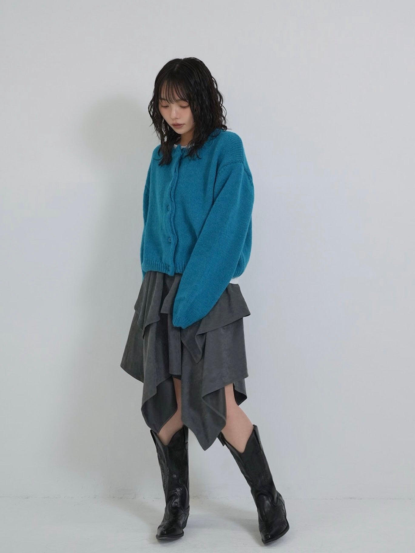 round neck cropped cardigan