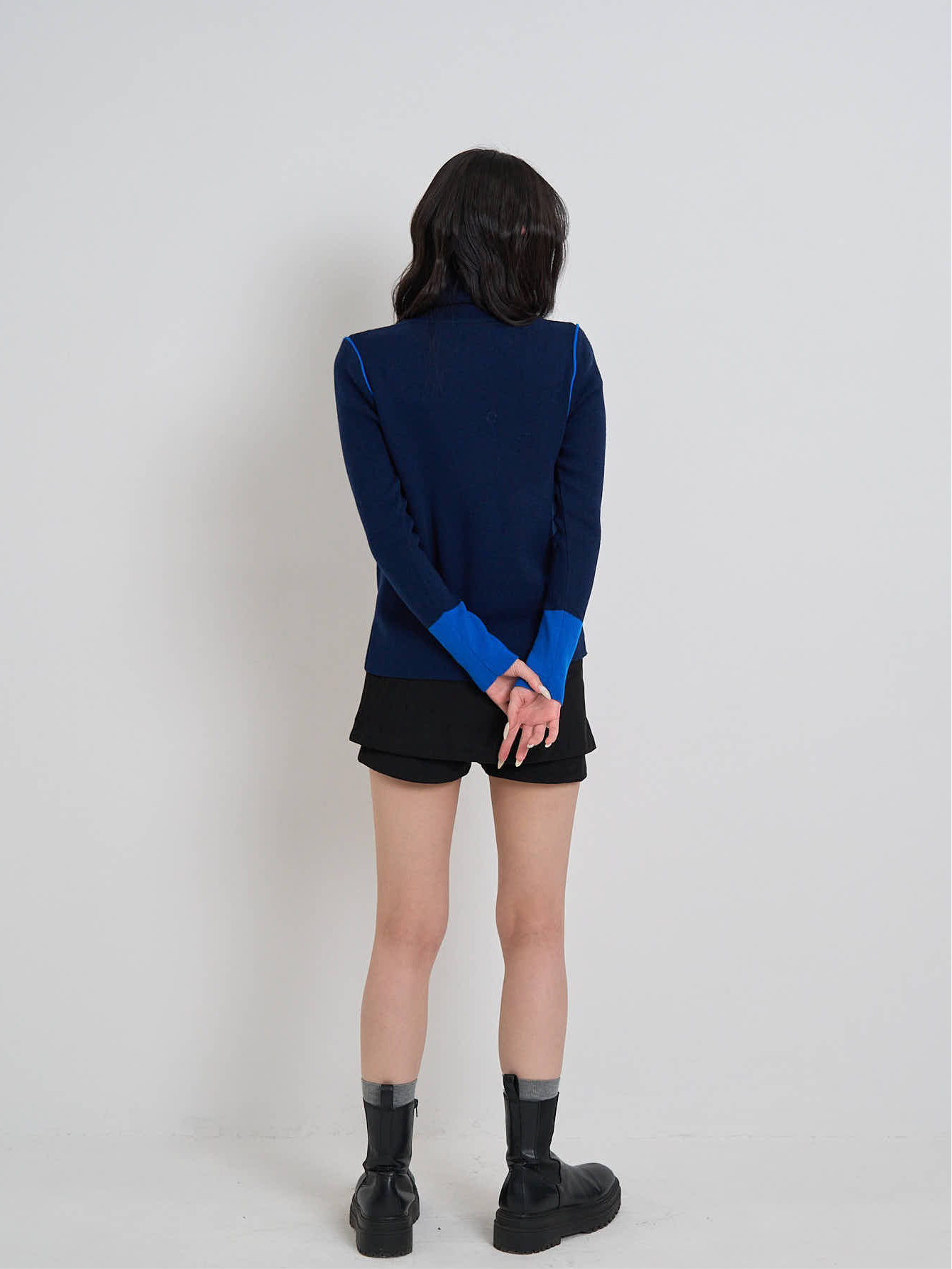 color point turtleneck knit