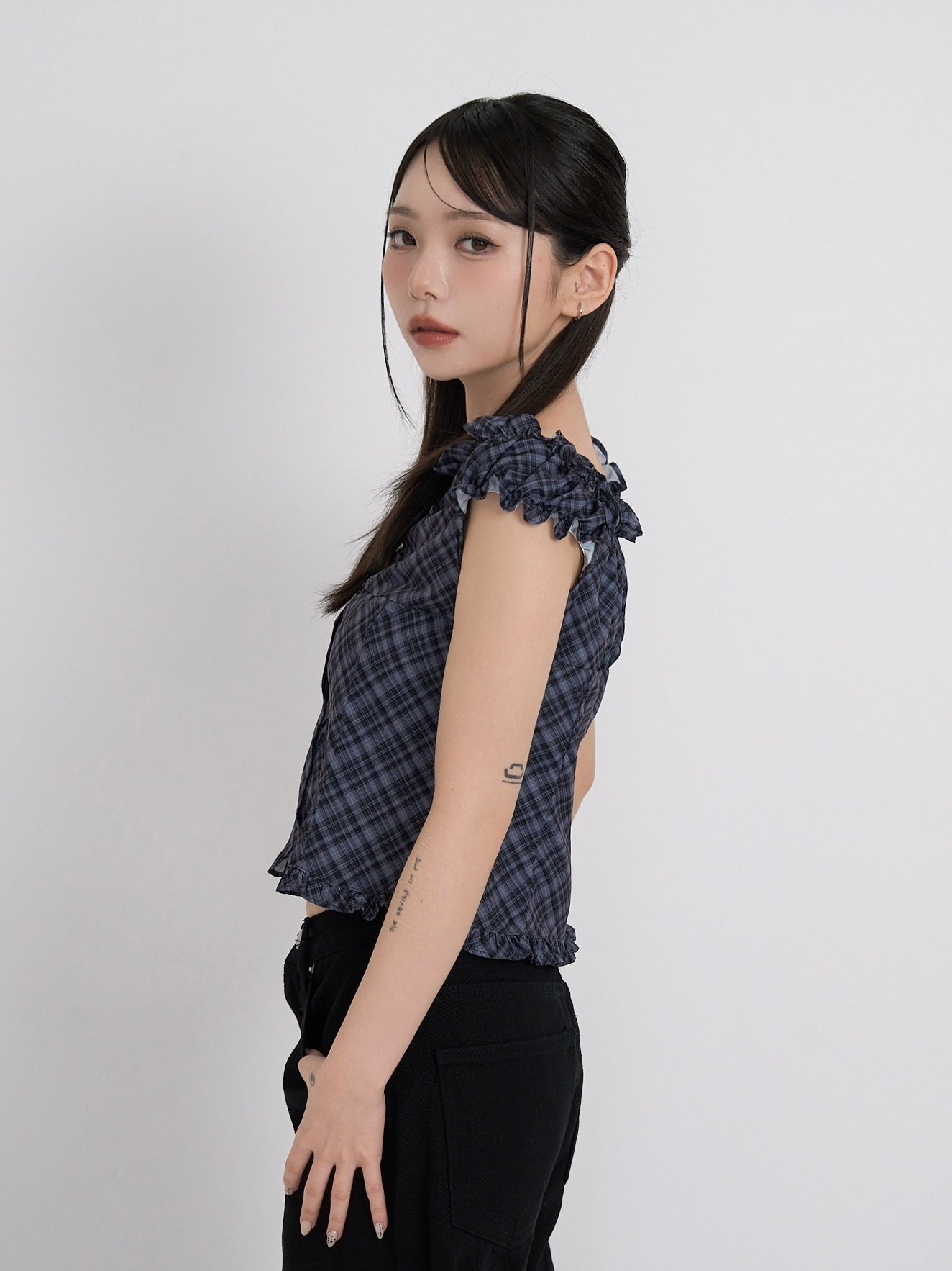 check frill sleeveless blouse