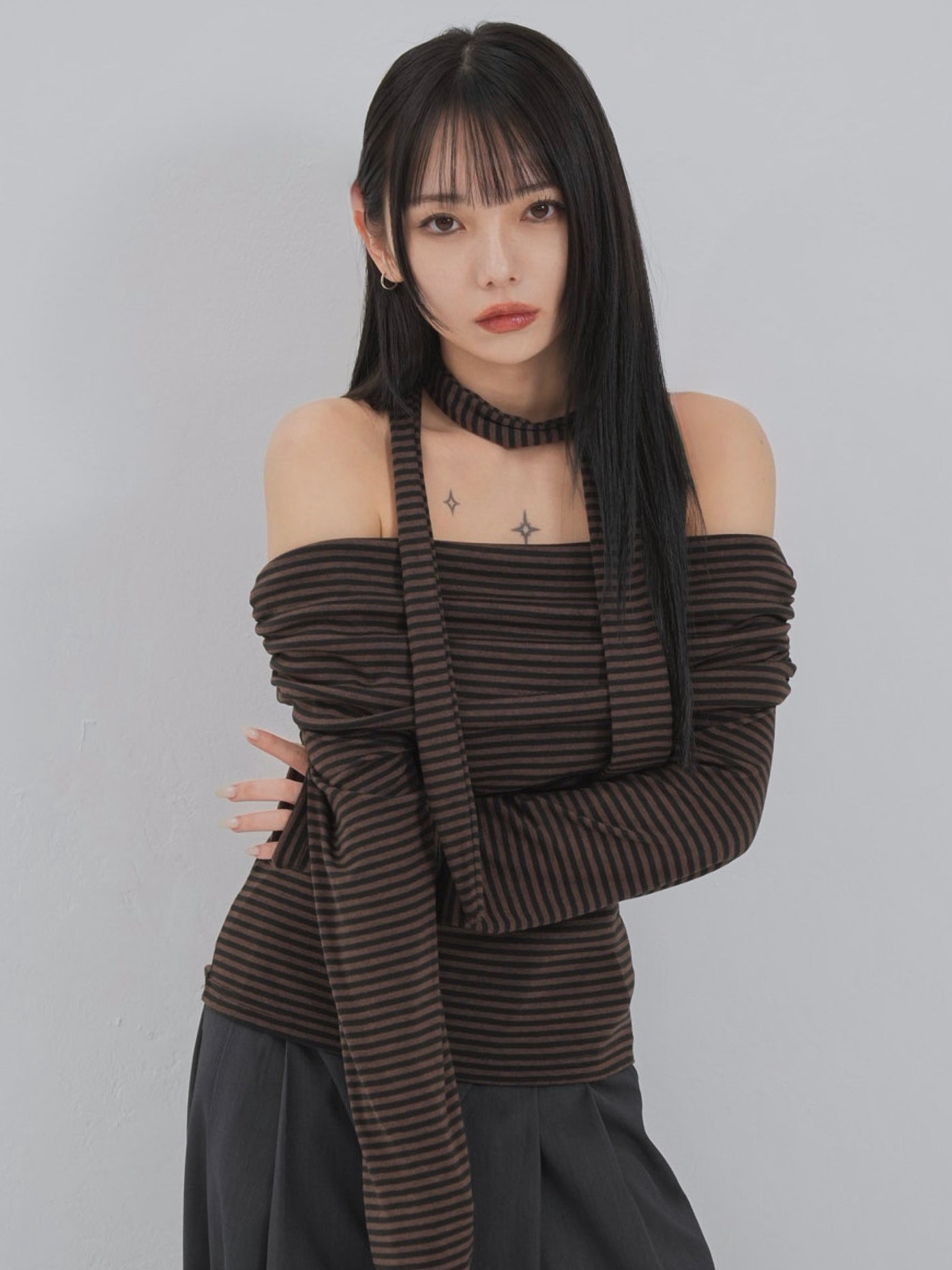 border offshoulder scarf tops