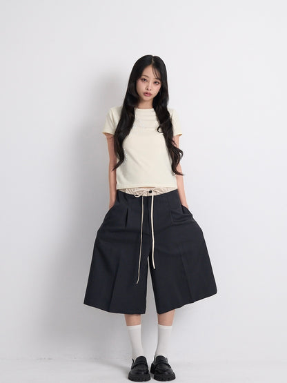wide silhouette half pants