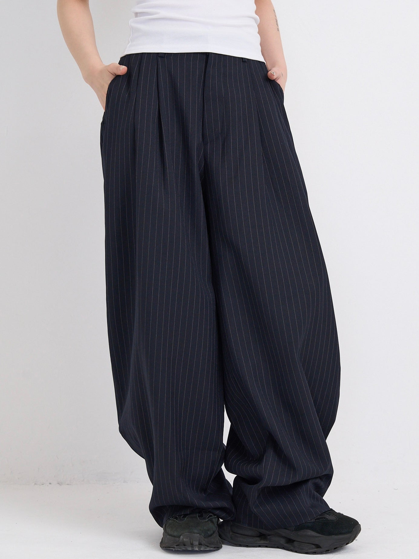 wide stripe tuck pants