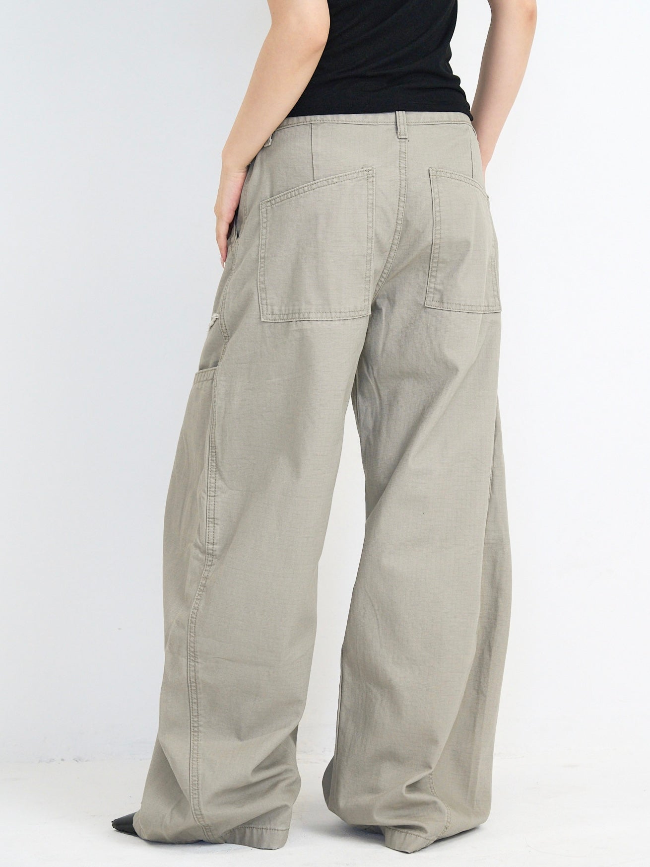 ‫low rise cargo pocket wide pants ‬