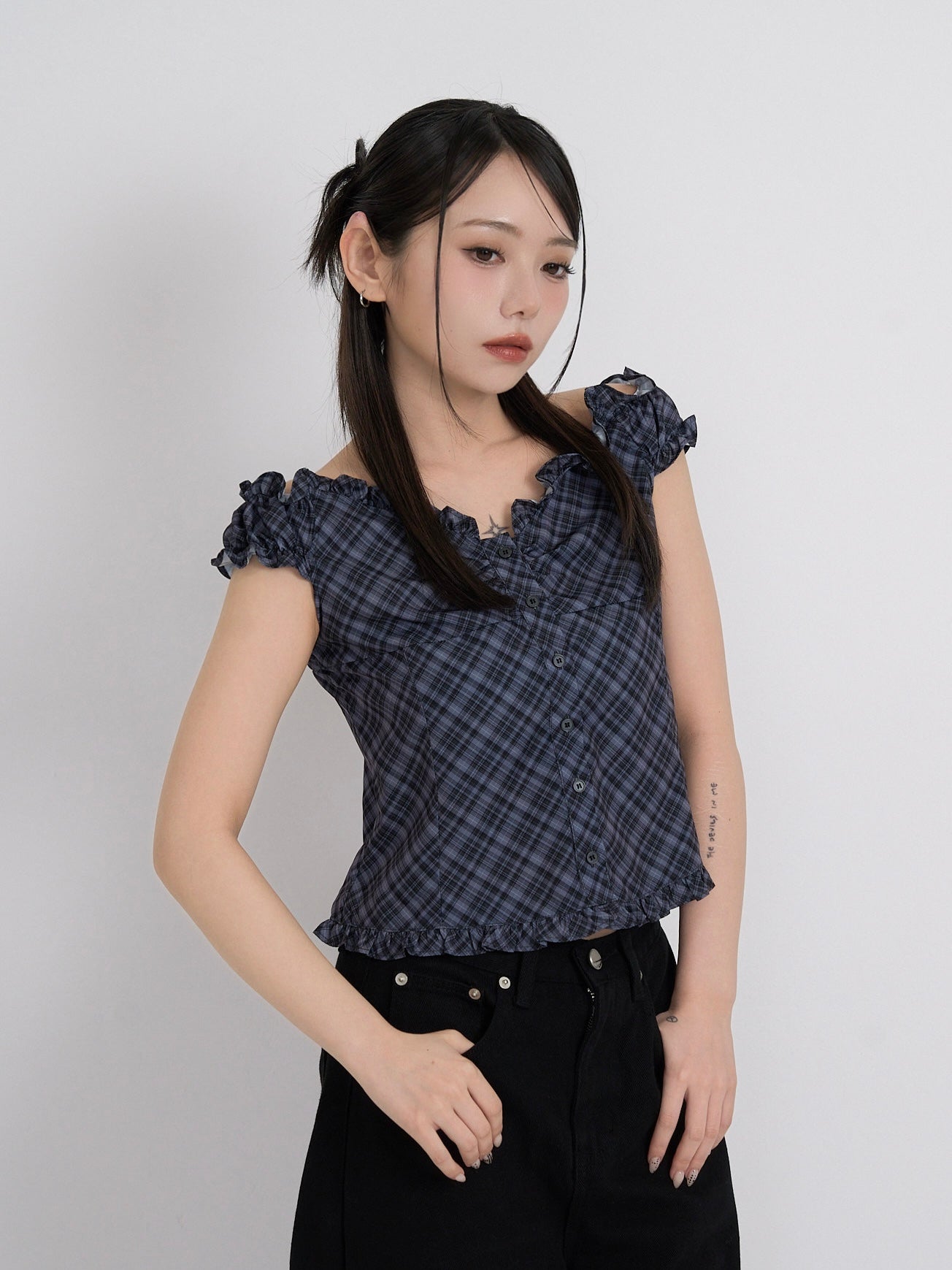 check frill sleeveless blouse