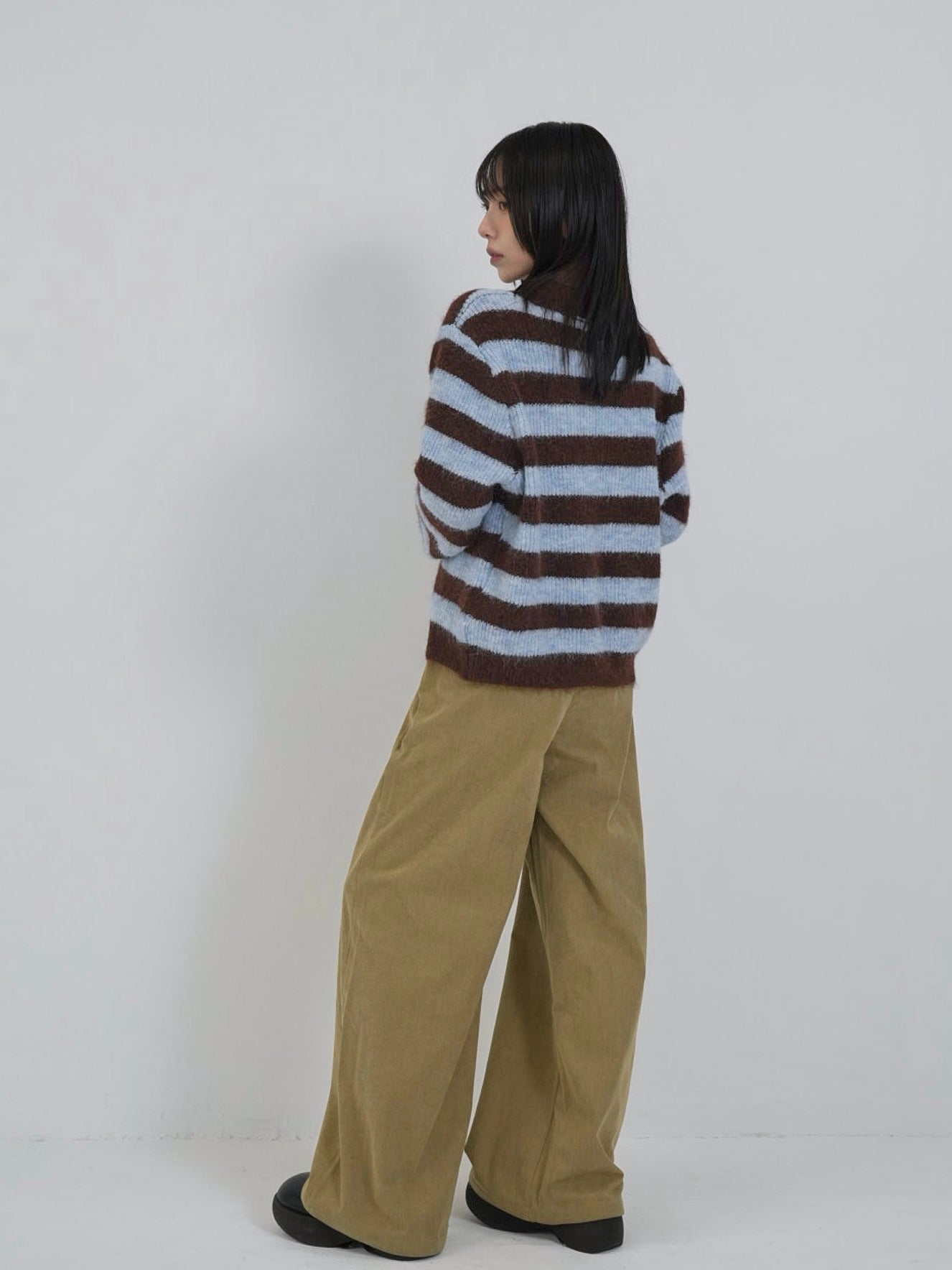 border color knit cardigan