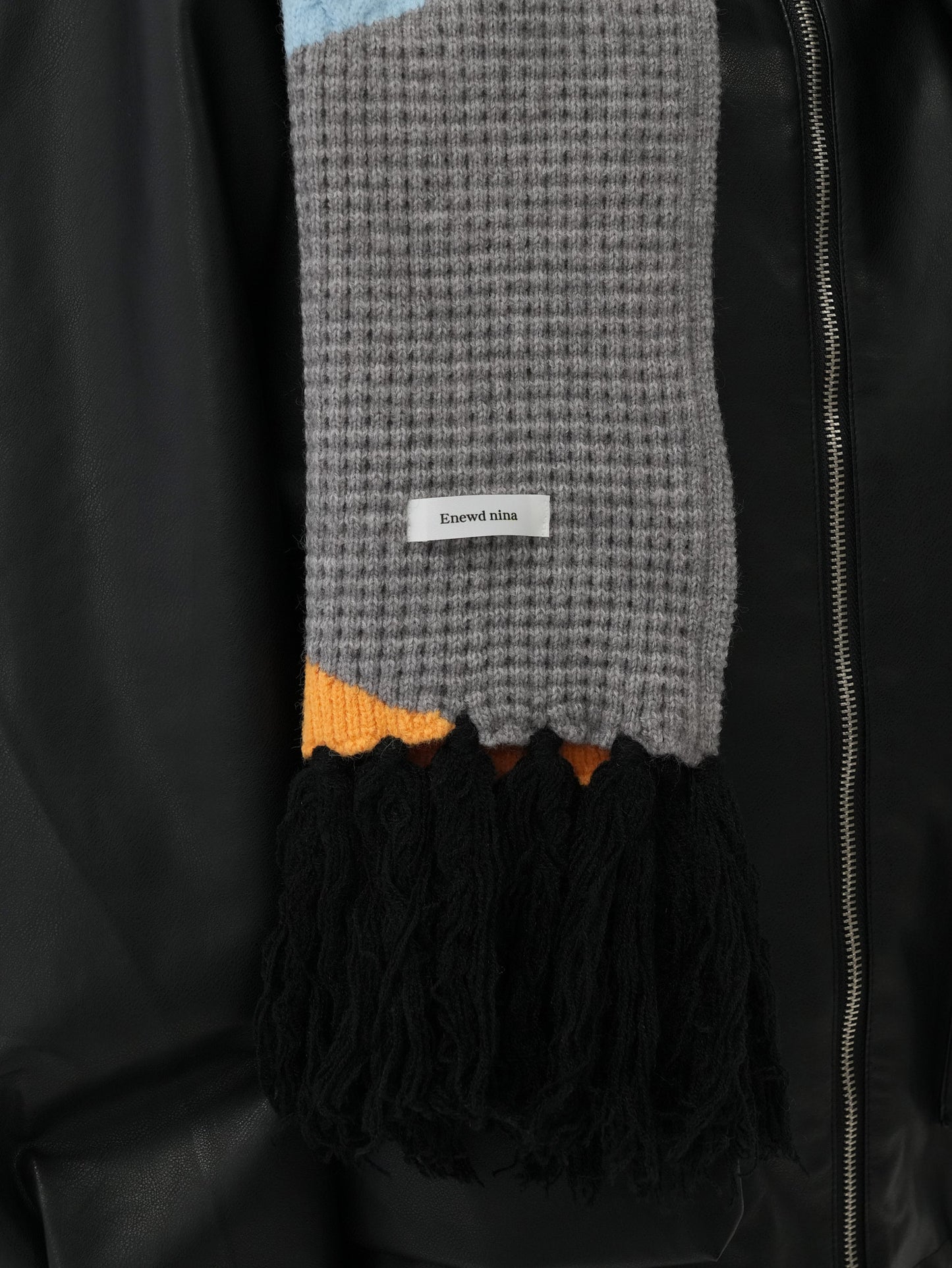 color knit muffler