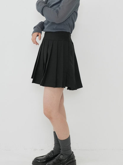 pleats mini skirt